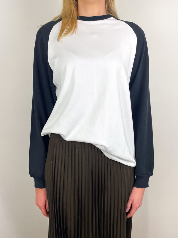 Perfect T Sculpted Baseball T in Black/White Multi