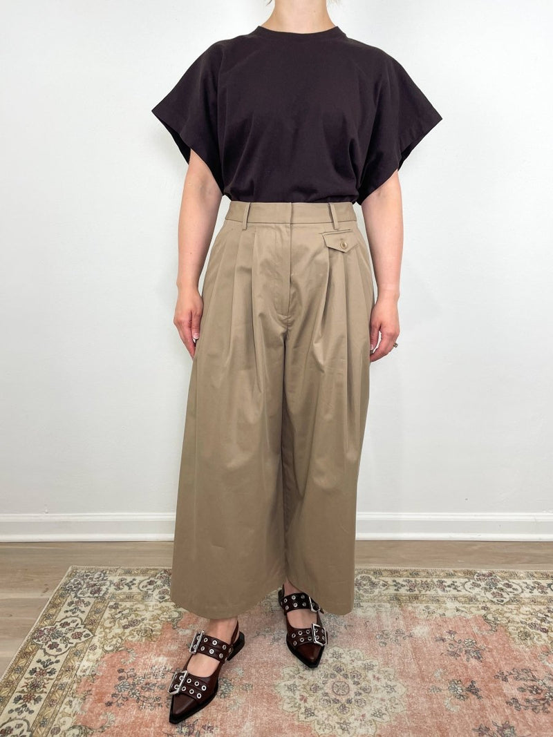 Bio Twill Triple Pleat Cropped Pant in Vintage Khaki - The Shoe Hive