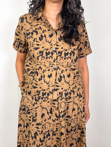 Elastic Cuff Button Down in Animal Floral - The Shoe Hive