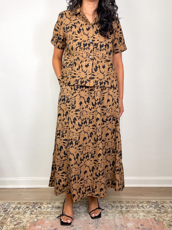 Elastic Cuff Button Down in Animal Floral - The Shoe Hive