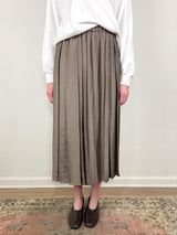 Feather Weight Pleated Pull On Skirt in Dark Stone - The Shoe Hive
