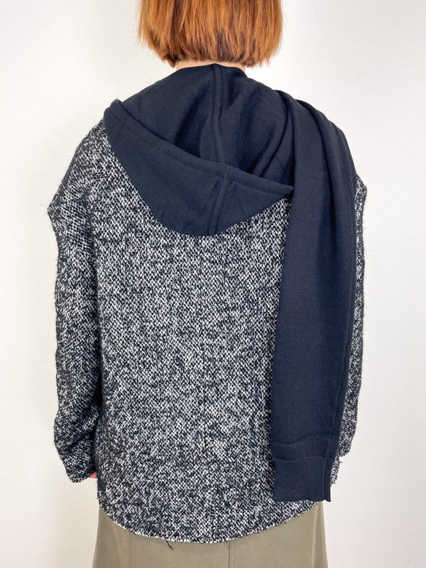 Light Weight Airy Extrafine Wool Hooded Scarf in Black - The Shoe Hive