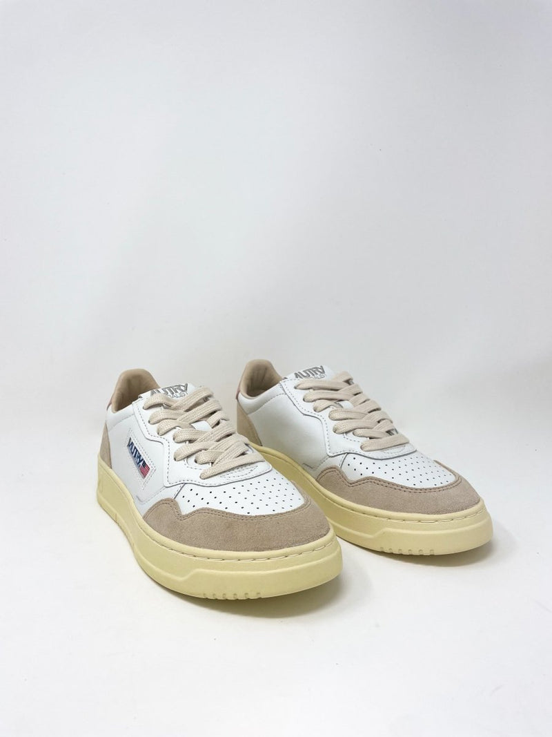 Medalist Low Sneaker Leather Suede in White/Powder - The Shoe Hive