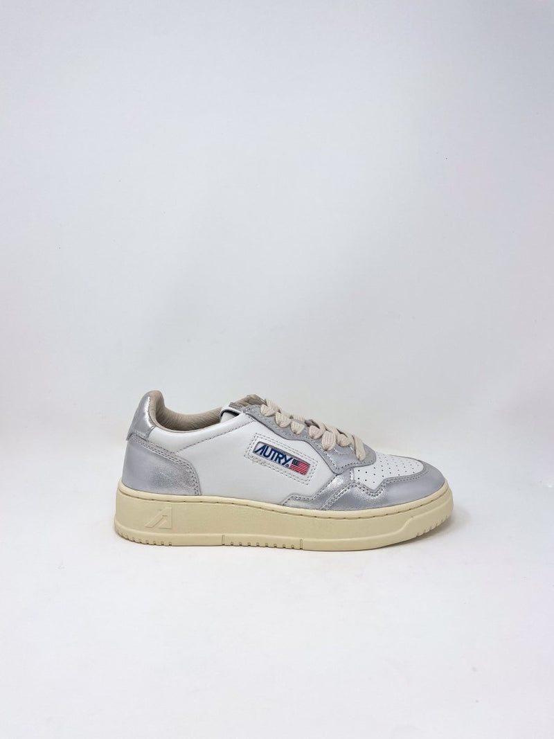 Medalist Low Sneakers Leather in White/Silver - The Shoe Hive