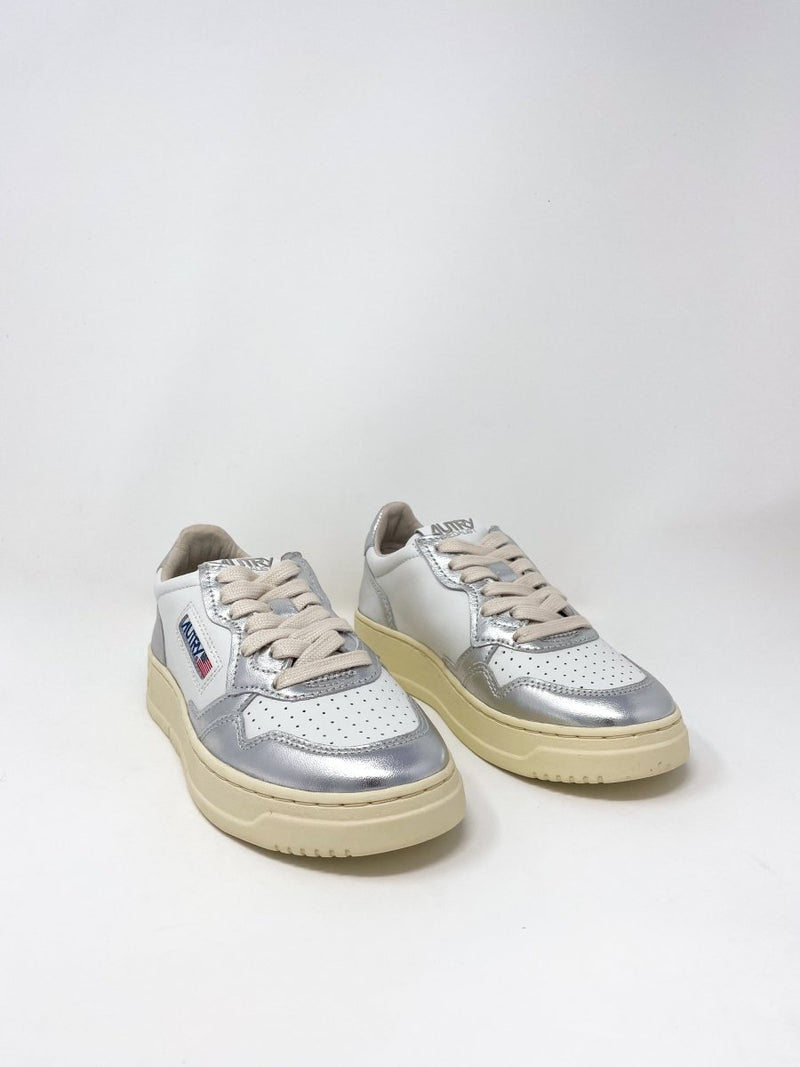 Medalist Low Sneakers Leather in White/Silver - The Shoe Hive