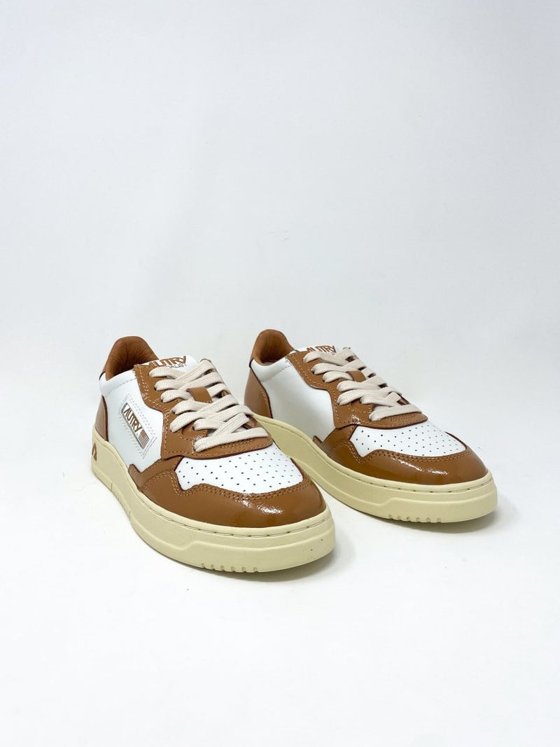 Medalist Low Women's in Leather Patent White/BRNSUG - The Shoe Hive
