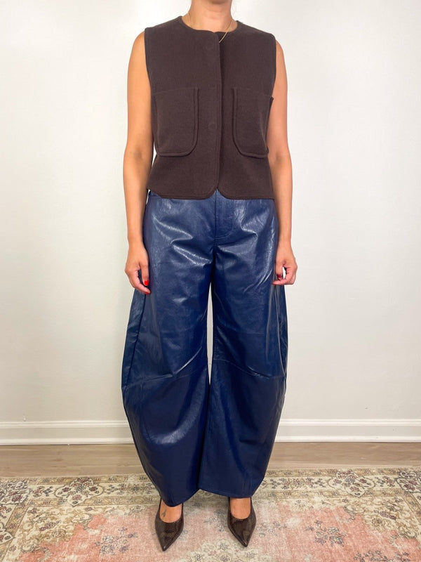 Rd Vest in Ebony - The Shoe Hive