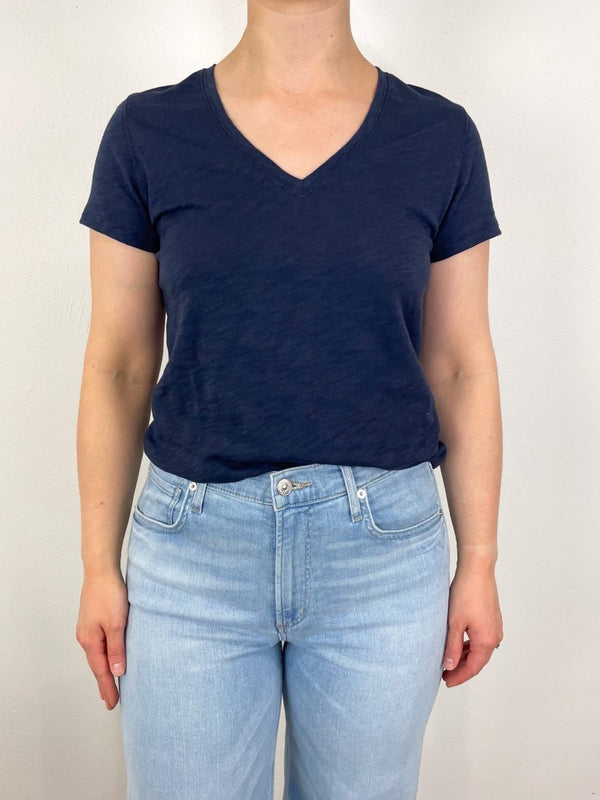 V - Neck Short Sleeve Back Seam Tee in Navy - The Shoe Hive