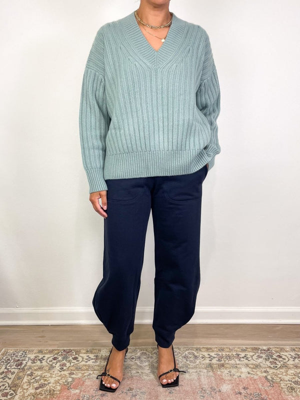 V - Sweater in Wising Well - The Shoe Hive