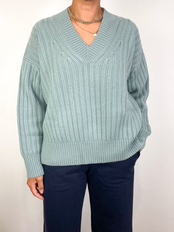 V - Sweater in Wising Well - The Shoe Hive