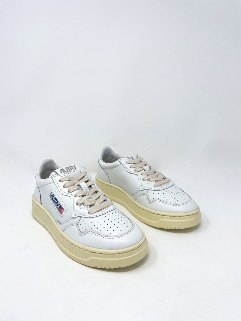 Medalist Low Sneakers in Leather White - The Shoe Hive